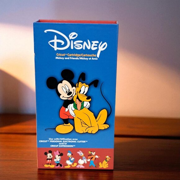 Cricut  Mickey and Friends - Picture 1 of 9